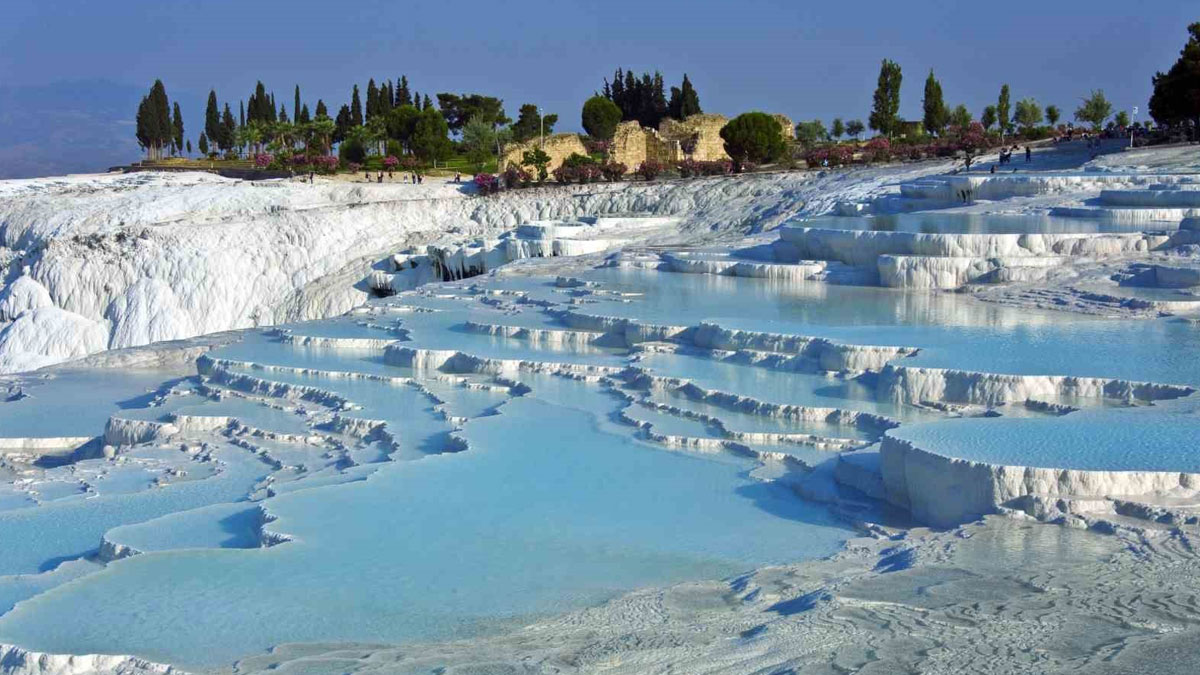 Pamukkale travertenleri kararma tehlikesiyle karşı karşıya