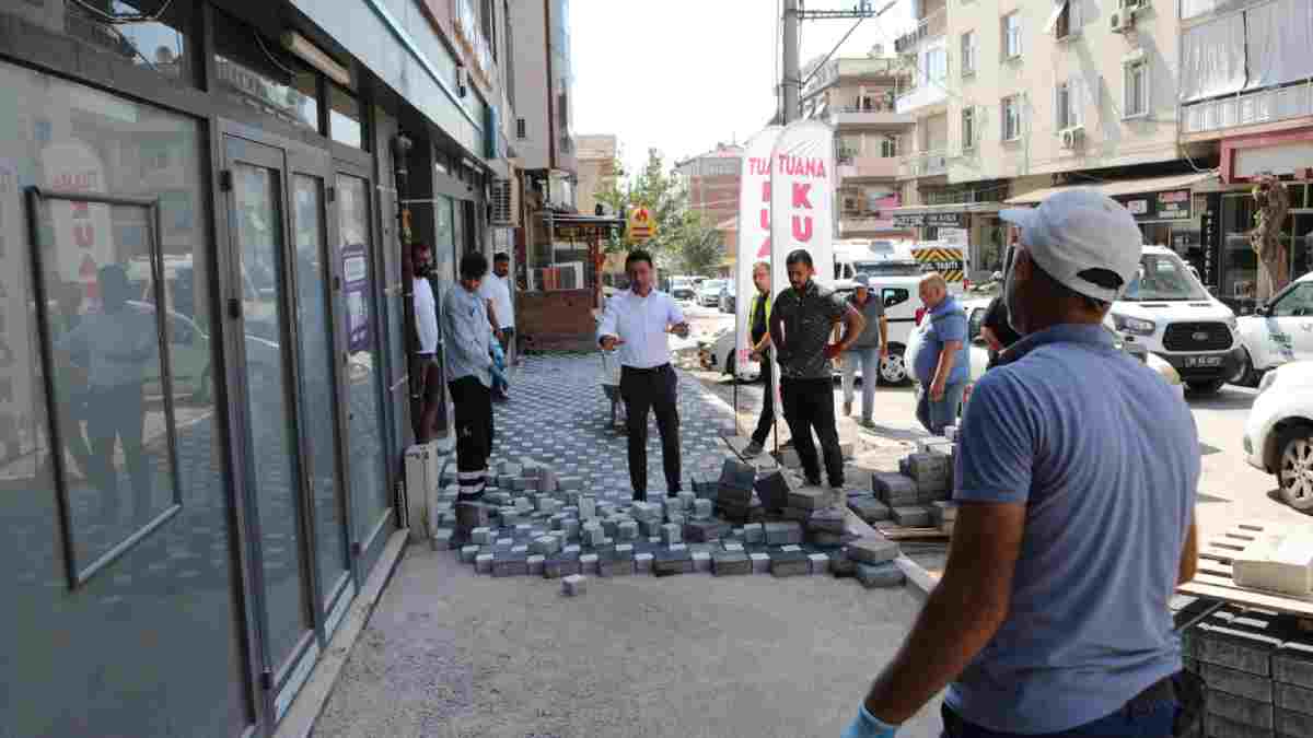 Bayraklı'da yol yenileme çalışmaları hız kesmiyor