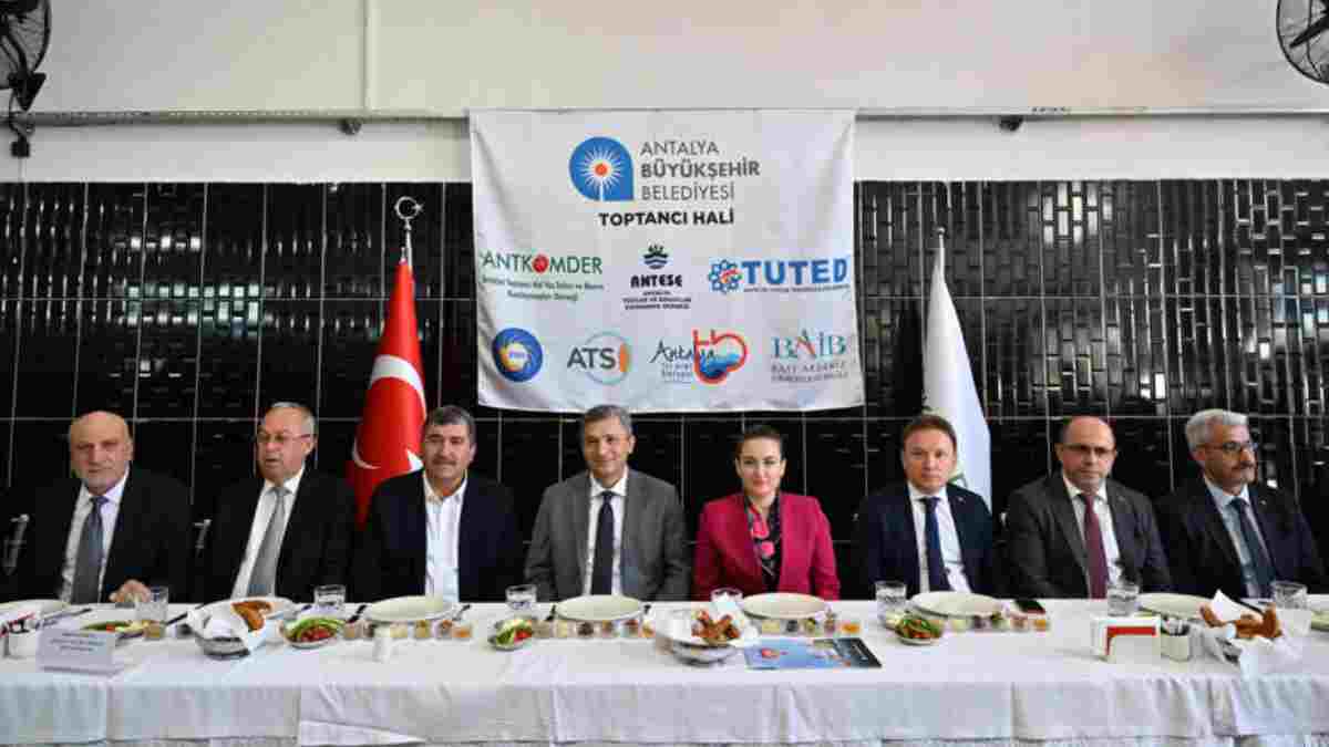 Özdemir: “Hal esnafı ve üreticilerimizin yanında olmaya devam edeceğiz”