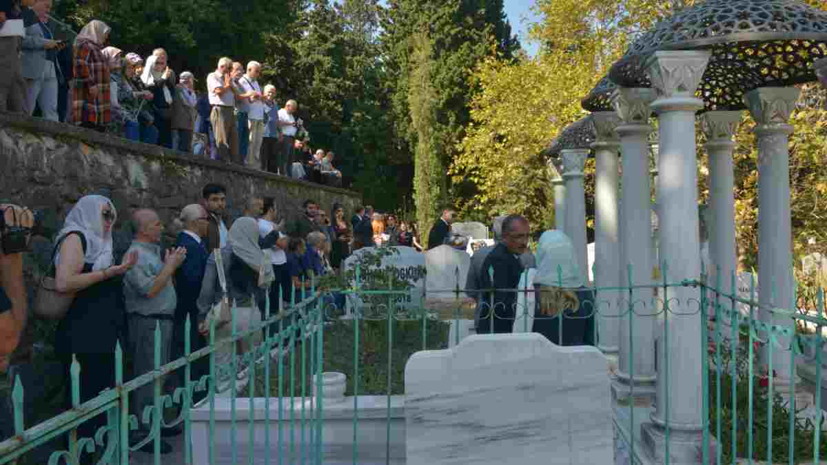 'Sanat Güneşi' Bursa’da mezarı başında anıldı