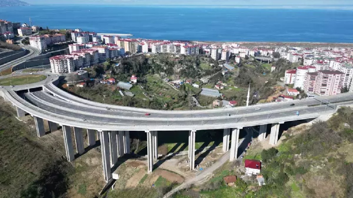 Türkiye’nin en maliyetli yolu olarak biliniyor tam 17 tünel 55 köprüden oluşuyor