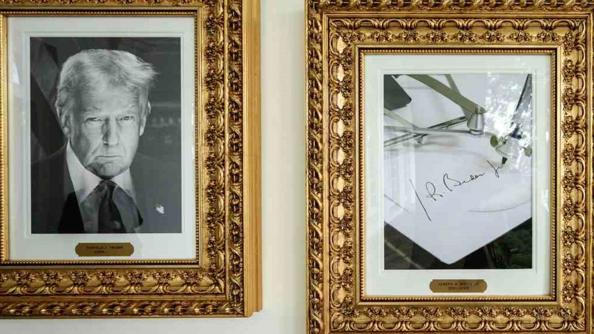 Beyaz Saray’daki galeride dikkat çeken detay: Biden’ın portresi yerine imza makinesi