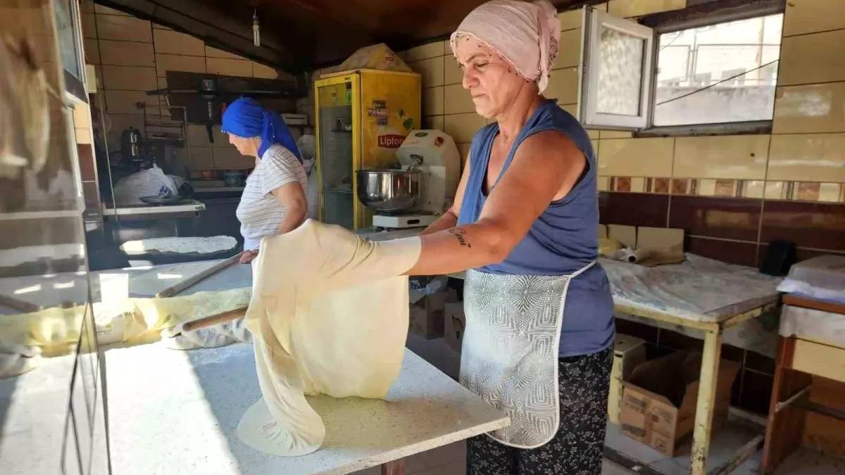 40 metrekarede işletmecilik yapıyor! O yoğurup açıyor, ailesinin geçimini sağlıyor: Bölgenin ilham  veren ismi