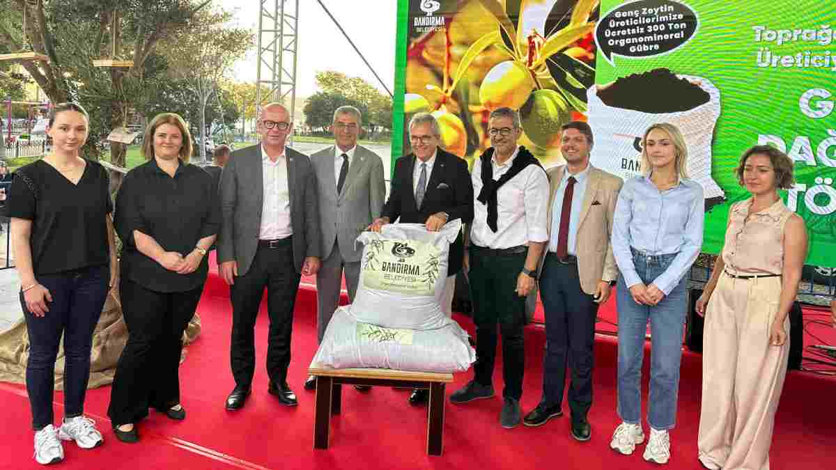 Bandırma Belediyesinden genç zeytin üreticilerine gübre desteği