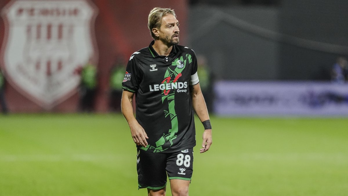 Maç anında takım arkadaşına tokat atmıştı! Sakaryaspor yönetimi Caner Erkin için kararını verdi