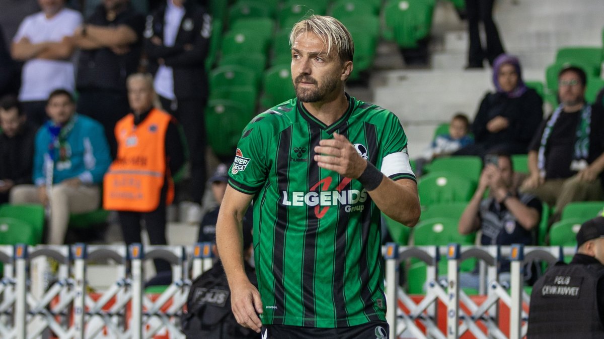 Takım arkadaşına tokat atan Caner Erkin'den ilk açıklama: Tartışmanın bu noktaya gelmesine izin vermemem gerekirdi