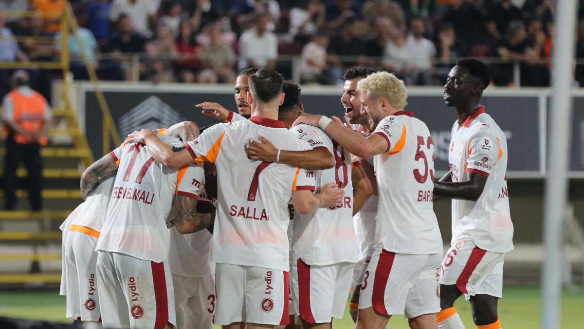 Aslan 3 puanı Uğurcan'la aldı: Galatasaray rekorla Alanya'dan ayrıldı