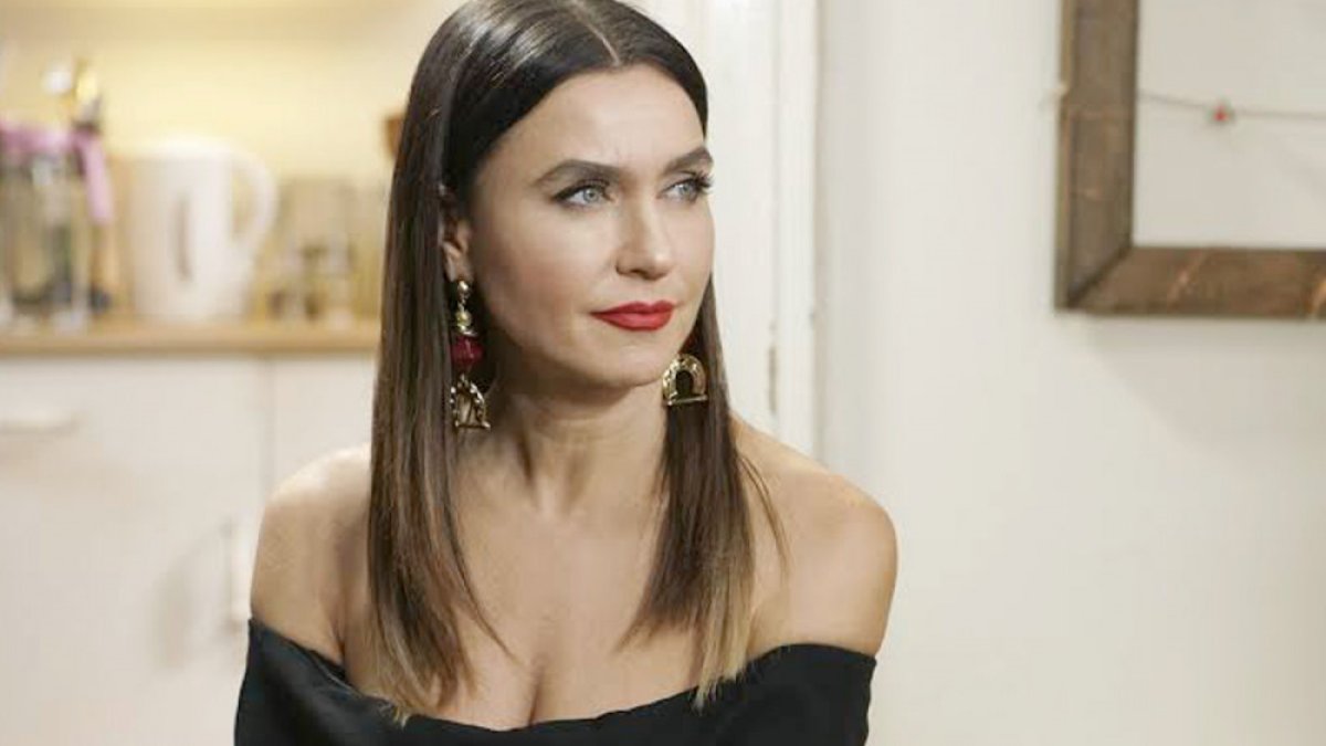 Şevval Sam'dan tarih kitabından doğan şarkı: "Lidyalı"ya sitem etti, parayı sonradan bulanlara gönderme yaptı!