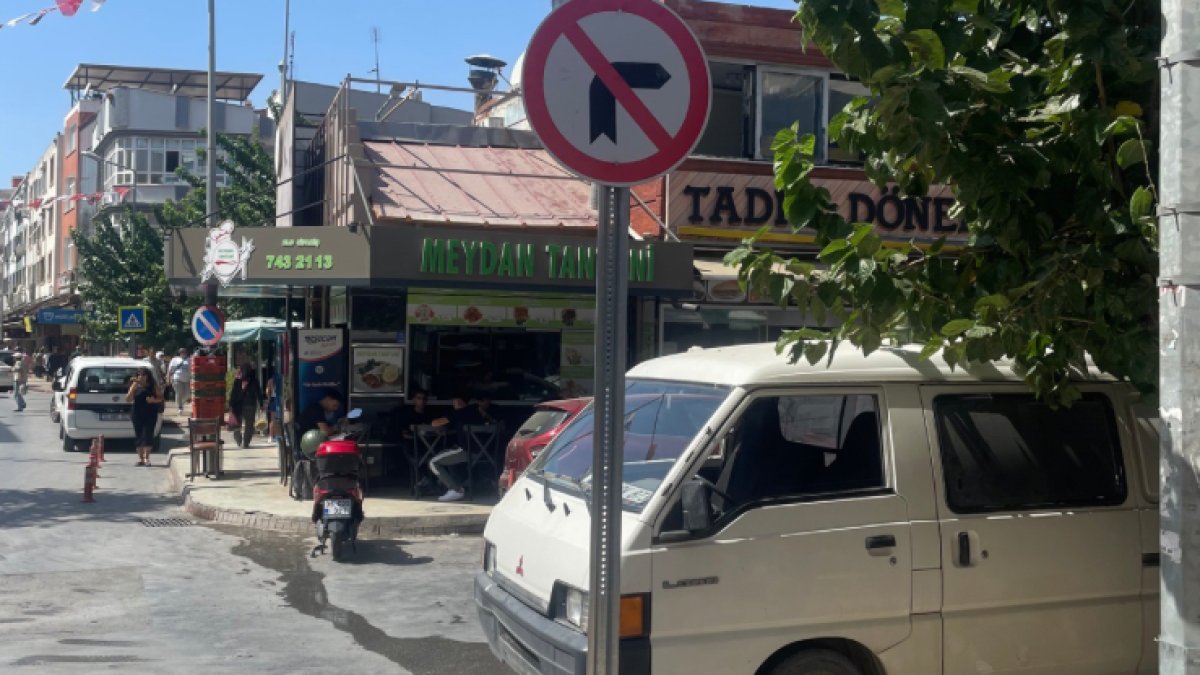 Seferihisar'da o kavşakta trafik düzeni değişti! Dönen cezayı yiyecek: Artık o sokağa dönüş yasak