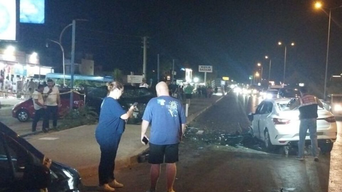 Antalya’da zincirleme kaza: 2 ölü, 2 yaralı