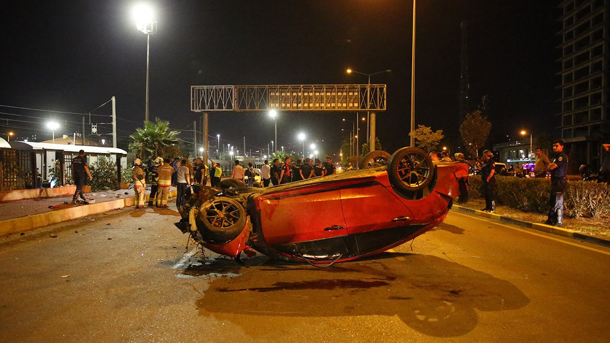 Hatay'da katliam gibi kaza: Otomobil, kaldırımdaki yayalara çarptı 3 kişi hayatını kaybetti