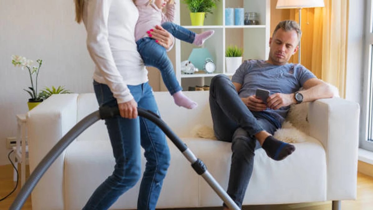 Türkiye, ev işinde eşitsizlikte Avrupa lideri: Ücretsiz iş yükü kadınların omzunda