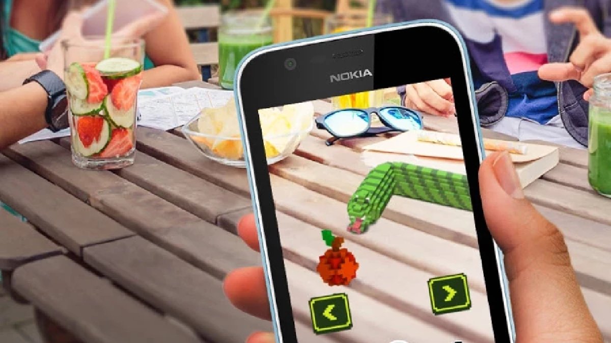 Nostaljik bir oyun efsanesi gerçeğe dönüştü! 100 metrelik devasa ekranda yılan oyunu oynamaya ne dersiniz?