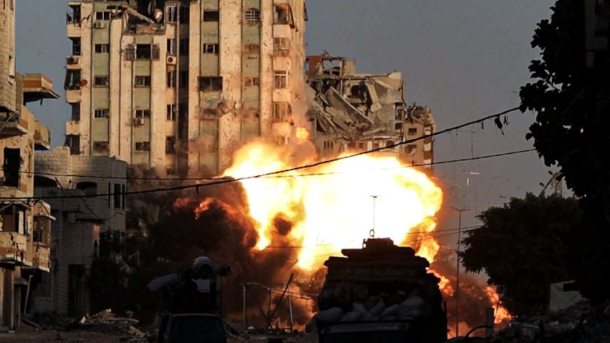 İsrail ordusu Gazze’de hastaneyi vurdu: 100’e yakın kişi mahsur kaldı