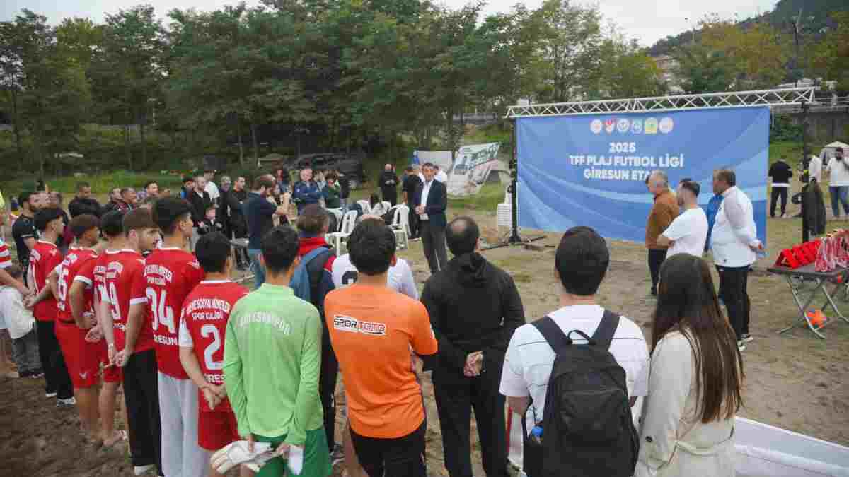 Zevkli müsabakaların oynandığı plaj futbolunda Sahilspor şampiyon oldu