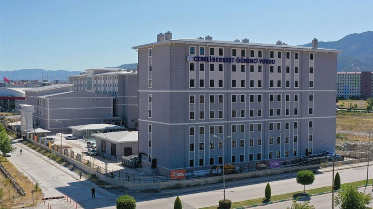 Osmaniye KYK yurdunda öğrencilerden protesto: Sıcak su yok, asansör çalışmıyor