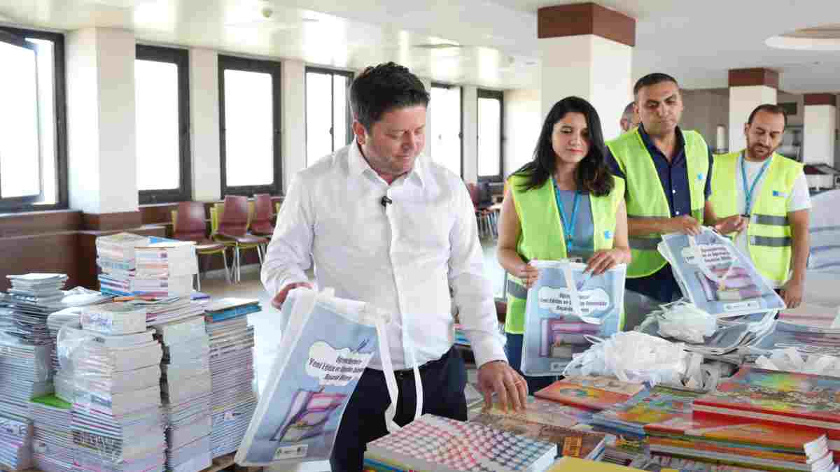 Kadıköy Belediyesinden ilkokul öğrencilerine kırtasiye desteği