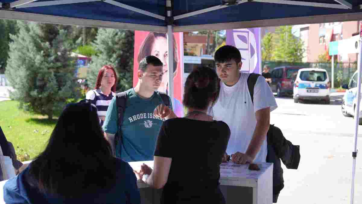 Büyükşehirden üniversite öğrencilerine sıcak karşılama