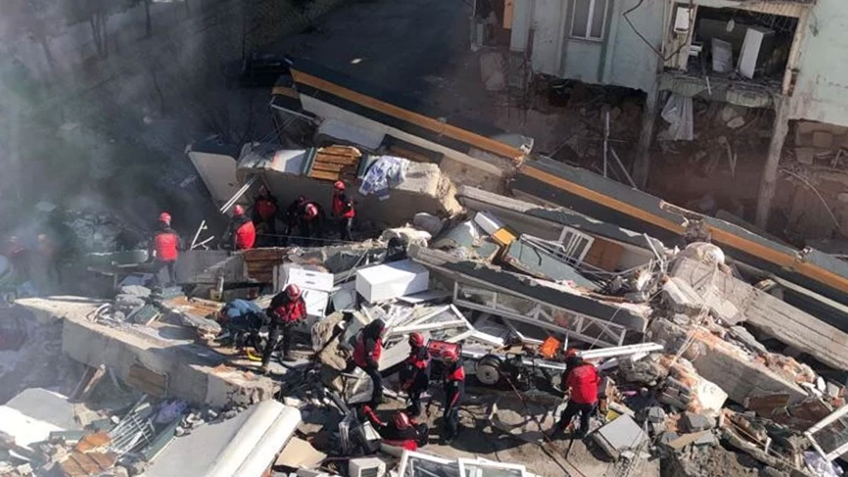 Depremde 19 kişinin hayatını kaybettiği Ermeç Apartmanı davası 18 Kasım'a ertelendi