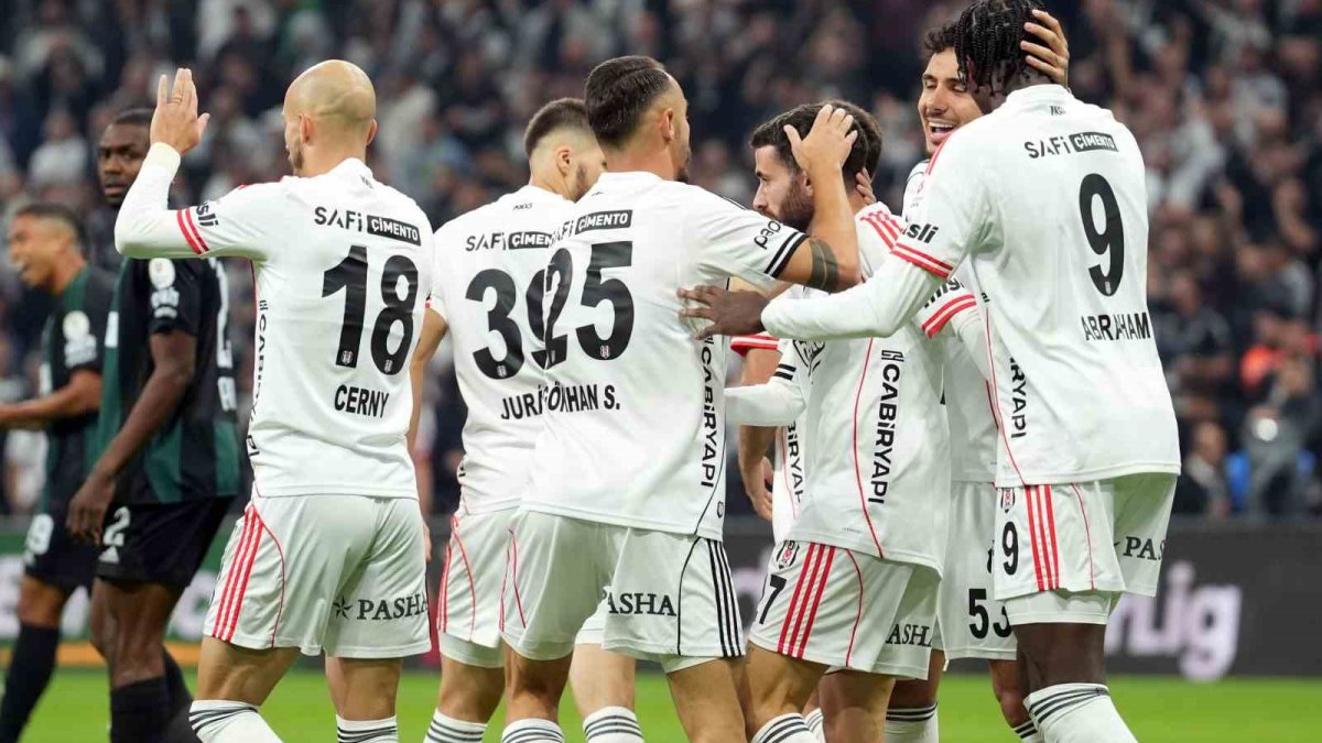 Kartal'dan kritik zafer: Beşiktaş, Kocaelispor karşısında kazanarak üst üste 2. galibiyetini aldı