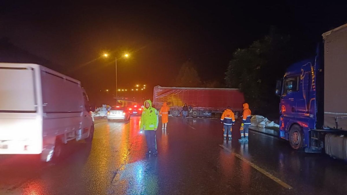 Samsun-Ankara yolunda tır kazası: Yoğunluk yaşandı, iki şerit kapandı