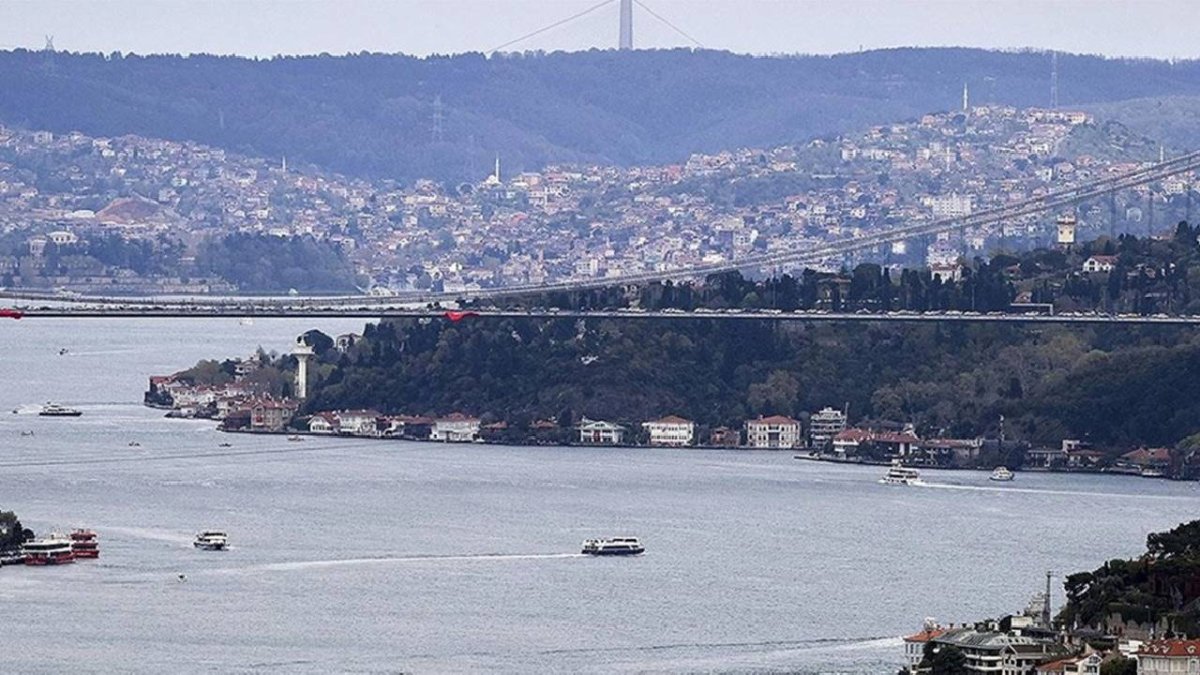 İstanbul Boğazı'nda gemi trafiği çift yönlü durduruldu