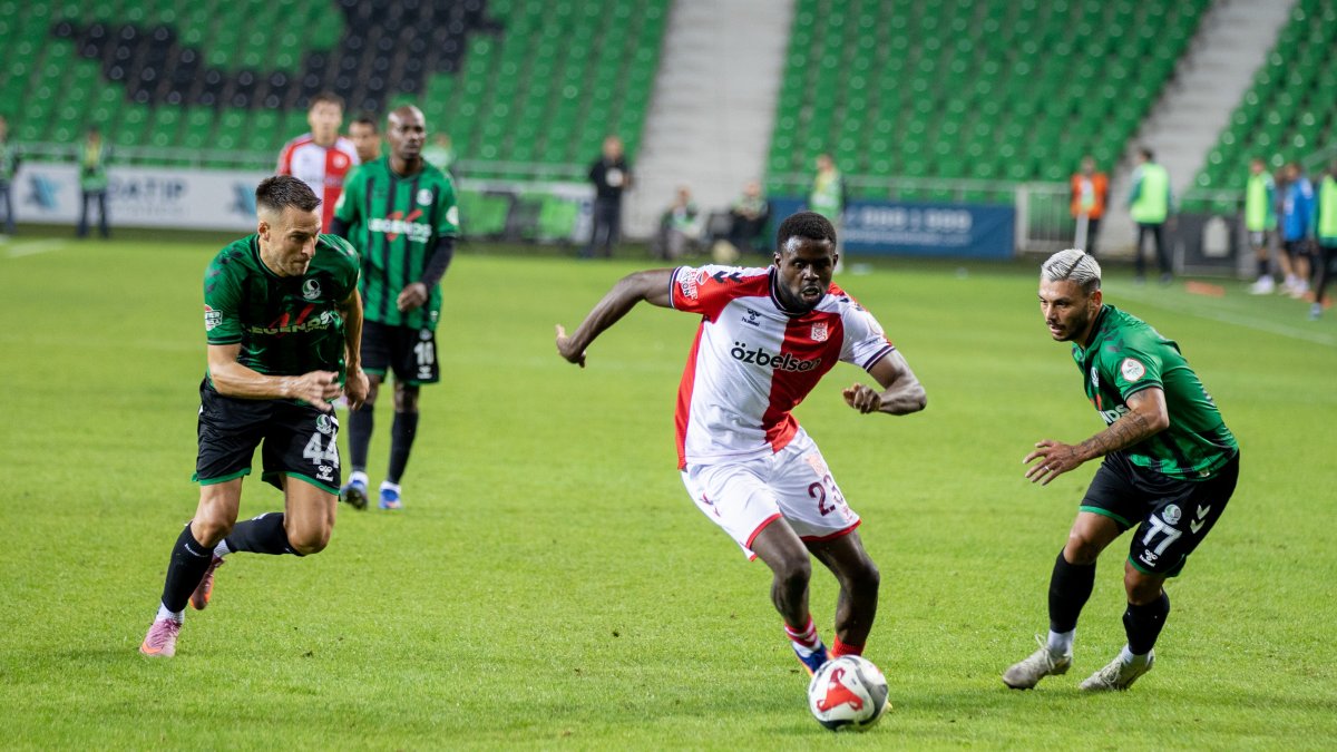 Sakaryaspor–Sivasspor maçında kural ihlali: TFF'ye başvurdular