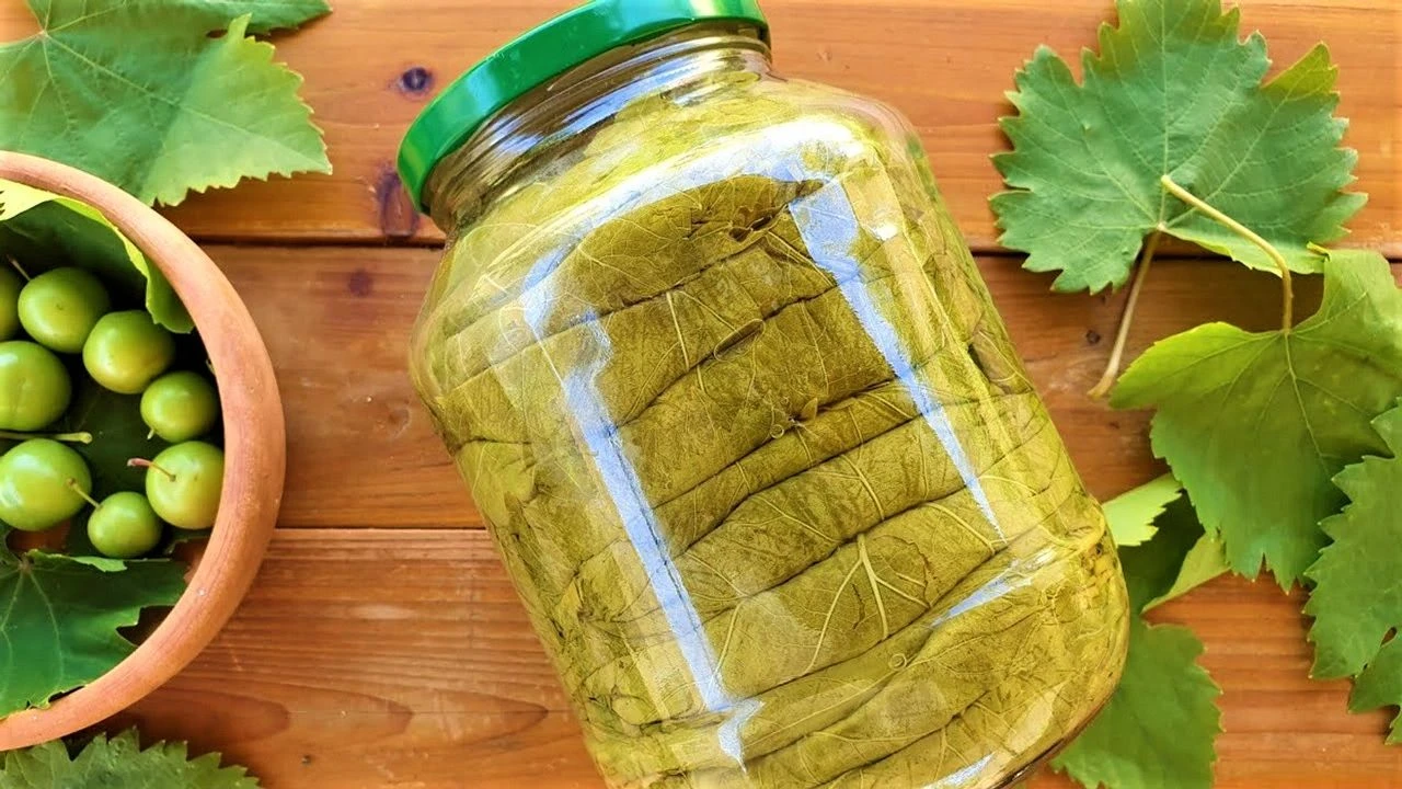 Kış boyu tazeliğini koruyan salamura yaprak nasıl yapılır? İşte ev yapımı salamura yaprak tarifi