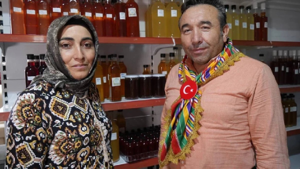 30 farklı ürünü bir araya getiriyor, evinin bir odasını onlar için ayırıyor! Yapması 3 ay yemesi 3 saniye sürüyor