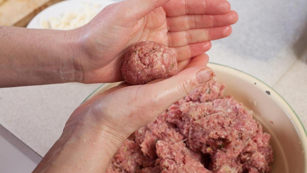 Yıllardır aranan lezzet sırrı çözüldü: Anne köftesini 'o köfte' yapan 5 altın kural!