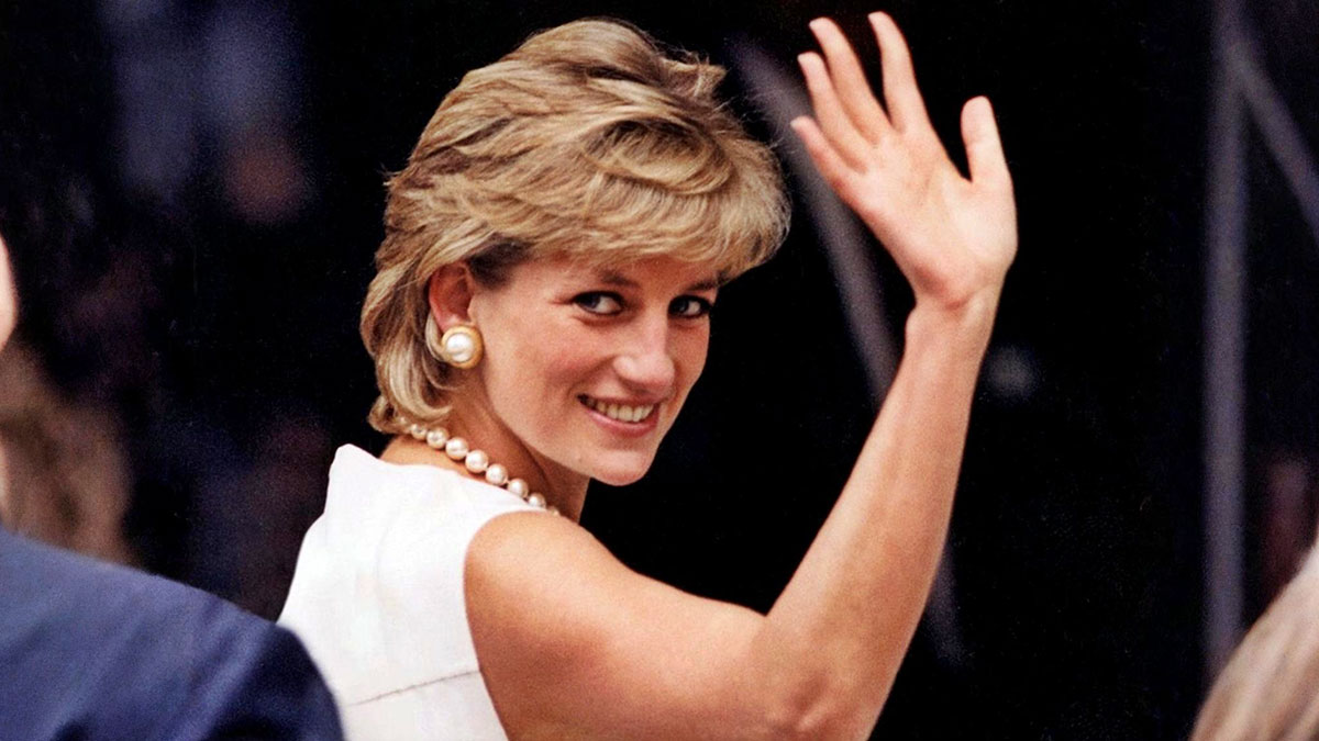 Prenses Diana'nın 100 yıl sonra açılması planlanan kapsülünü açtılar!