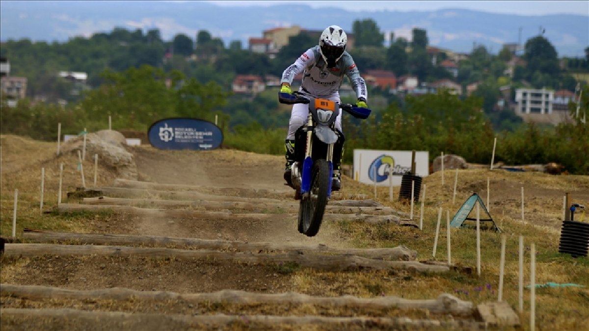 Emekli oldu kendini 2 teker üzerinde buldu! Hobi olarak başladı, gençlere ilham kaynağı oldu
