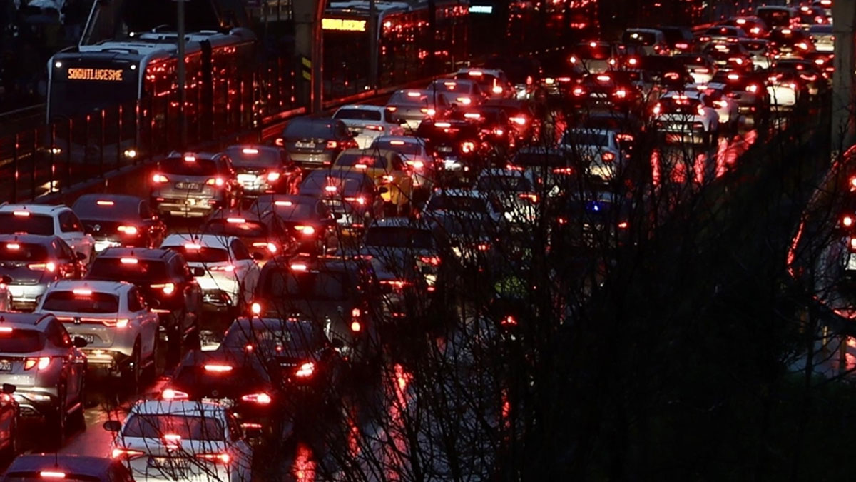 İstanbul'da trafik yoğunluğu yüzde 83'e ulaştı