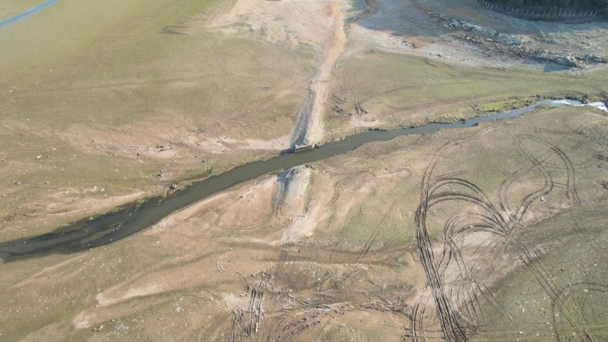 İstanbul'da kırmızı alarm! Barajlar dip seviyeyi gördü: Bir barajda su seviyesi yüzde 1'e indi!