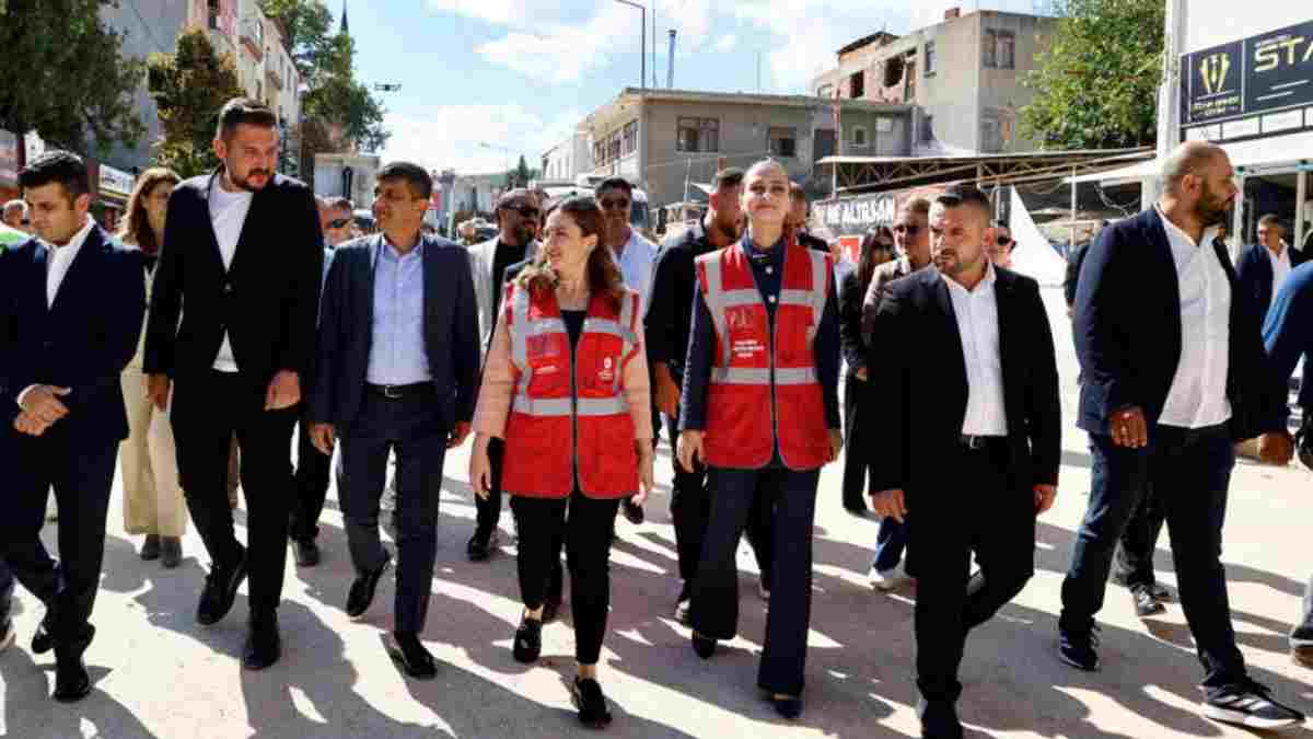 Özdemir asfalt çalışmalarını yerinde izledi