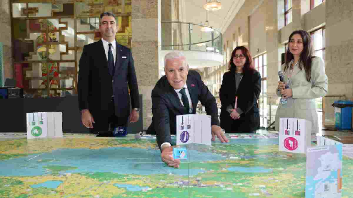 Denizden çıkan atıklar Marmara Forum’da sergilendi