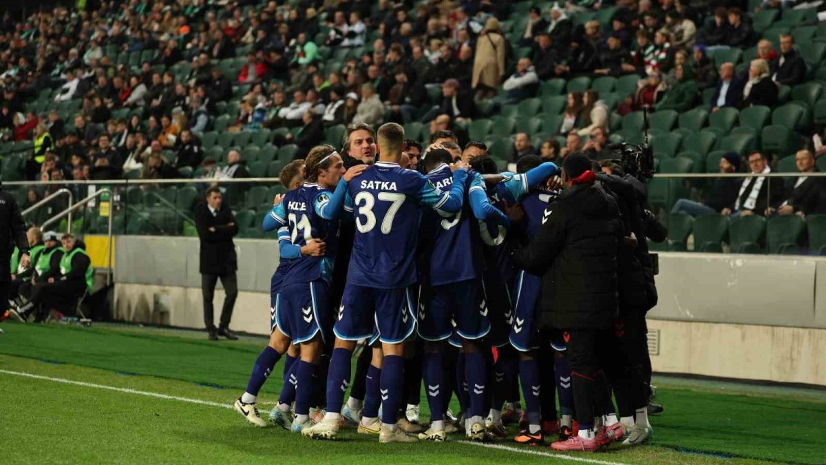 Samsunspor'dan tarihi galibiyet: Kırmızı-beyazlılar Konferans Ligi'ne 3 puanla başladı