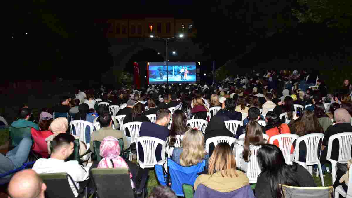 Bursa’da açık havada sinema keyfi
