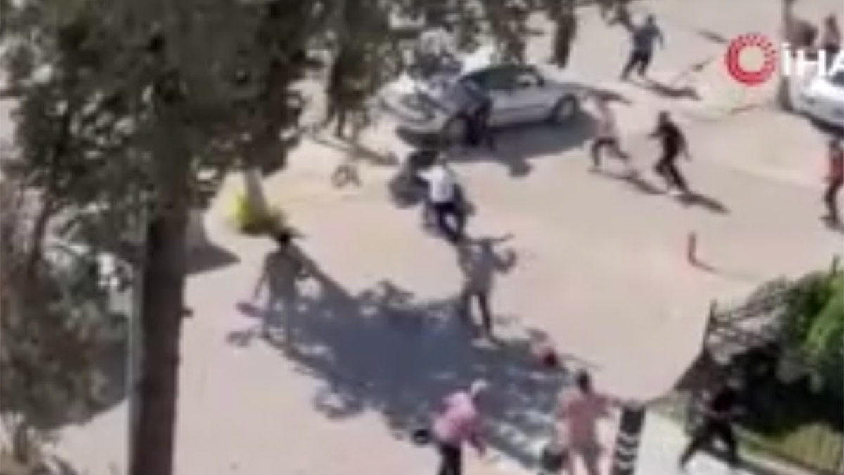 Adıyaman'da taşlı sopalı kavga! Onlarca kişi birbirine girdi, jandarma ve komando müdahale etti