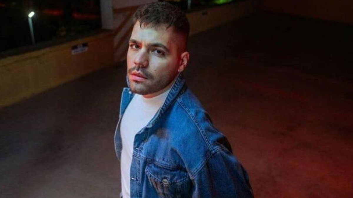 Şarkıcı Emir Can İğrek ödülünü Filistinli çocuklara armağan etti