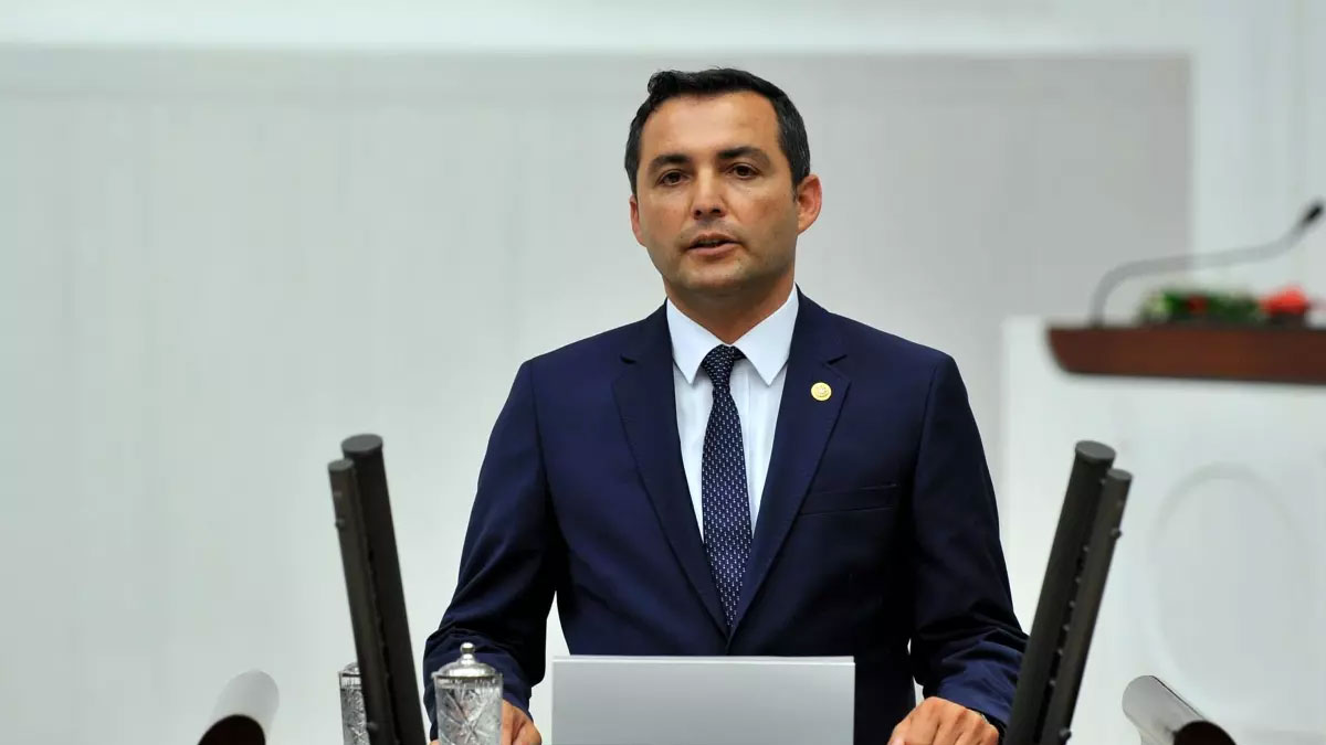 Manavgat Belediye Başkanı Niyazi Nefi Kara, CHP'den istifa etti