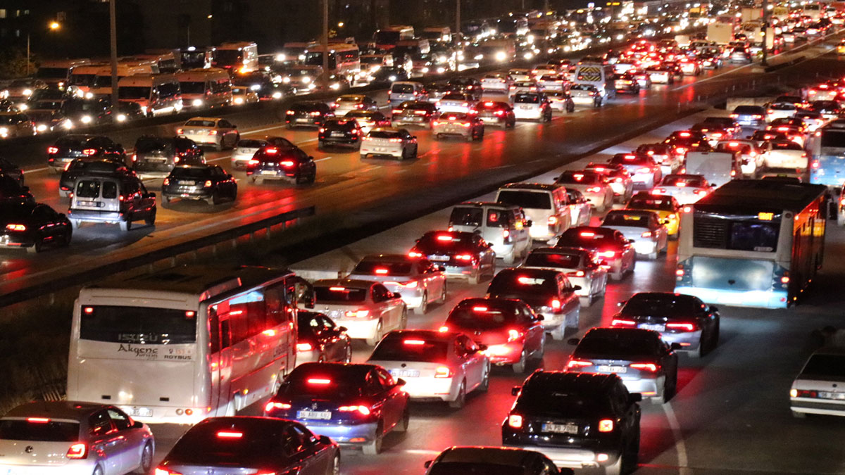 İstanbul'da trafik yoğunluğu yüzde 80'e kadar ulaştı