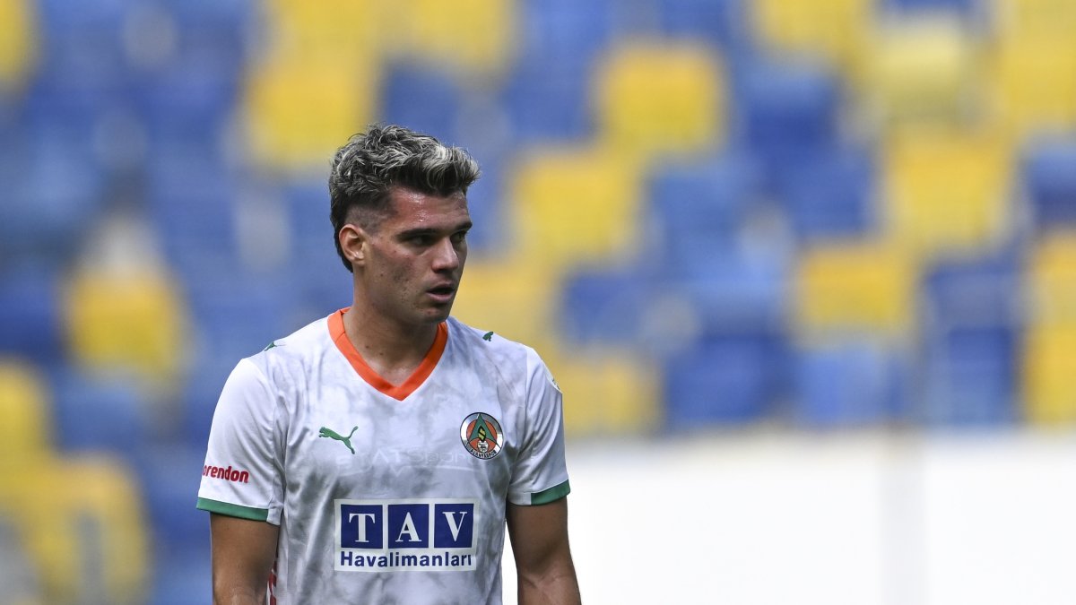 Alanyaspor’un yeni transferi frikik golüyle mest etti: Ianis Hagi’den babasına selam niteliğinde gol