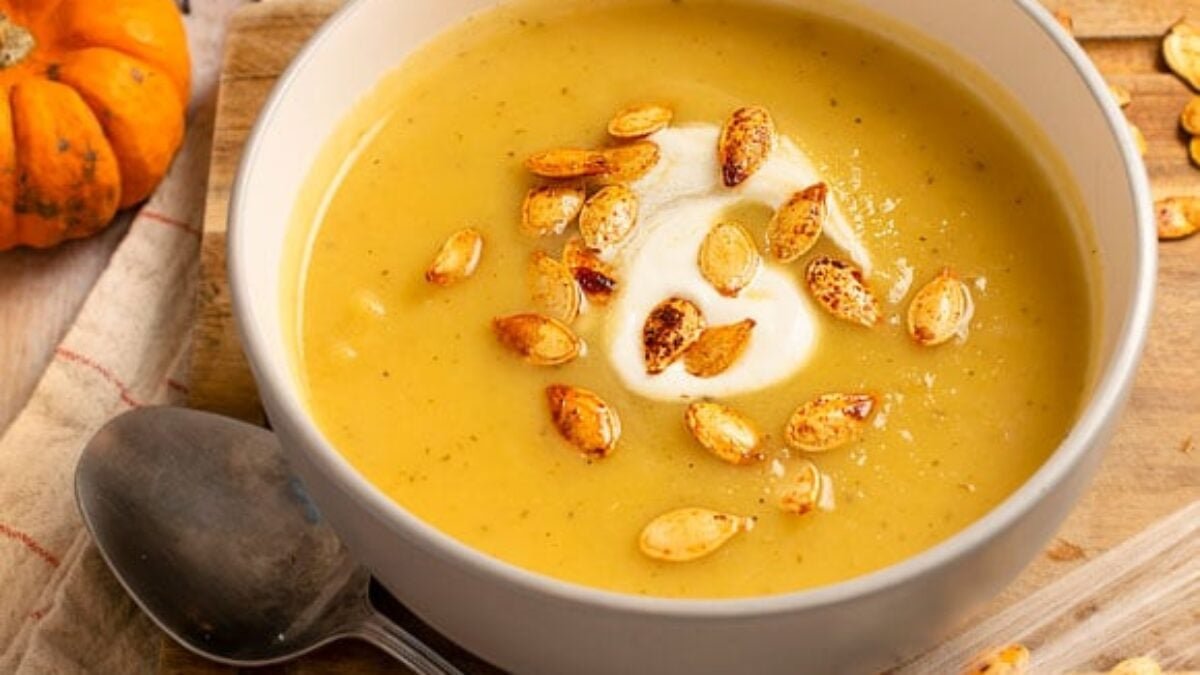 Sonbahar sofralarının yıldızı! Lokanta usulü balkabağı çorbası yapmanın sırrı fırında saklı