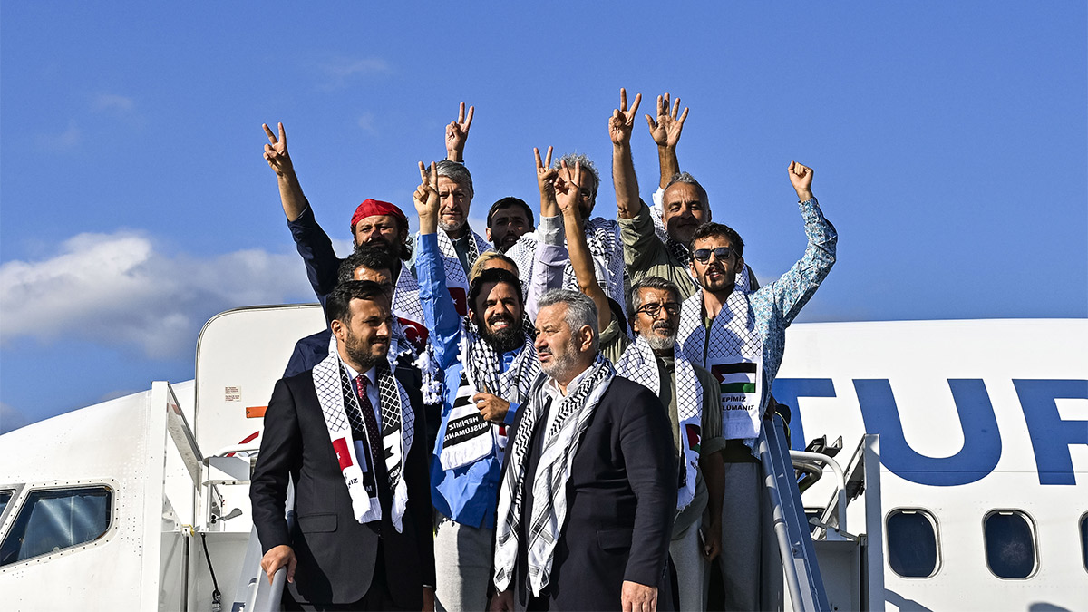 Aktivistlerin ifadeleri İsrail’in zulmünü bir kez daha gözler önüne serdi: 'Tuvalete gitmemize, yemek yememize izin verilmedi'