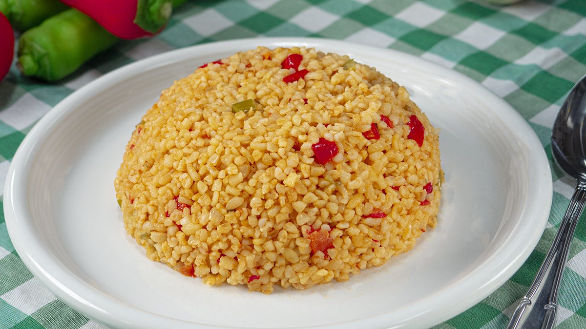 Geleneksel lezzete modern dokunuş: Sebzeli bulgur pilavı sofraların yıldızı oluyor!