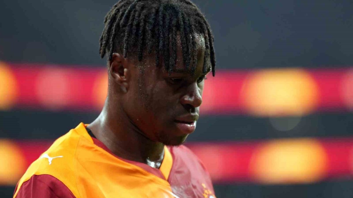 Derbi maçında sakatlanmıştı! Galatasaray'dan Singo için açıklama: Kaç hafta sahalardan uzak kalacak?