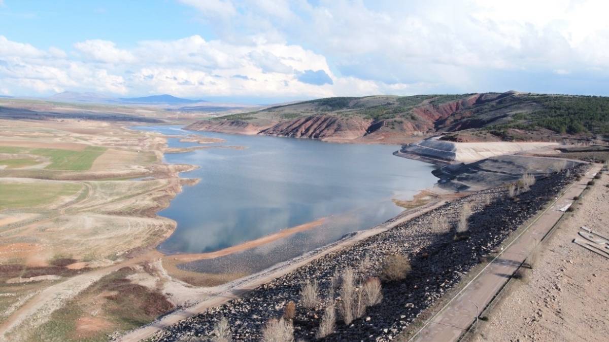 Kuraklığın etkisi artıyor, barajlar çekiliyor! Şimdi de Uzunlu Barajı gözle görülür şekilde çekildi