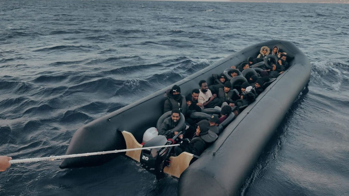 İzmir açıklarında 44 düzensiz göçmen kurtarıldı