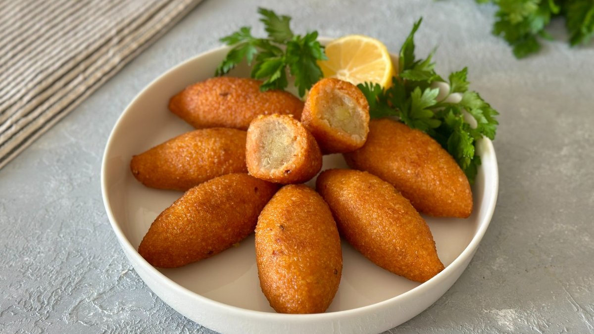 Herkes kıymalısını yapıyor siz patatesli deneyin! En kolayında patatesli içli köfte tarifi…